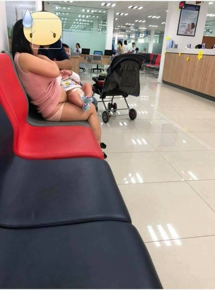 hình ảnh cho con bú phản cảm nơi công cộng của mẹ bỉm sữa