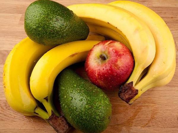 Có nên cho trẻ sơ sinh ăn trái cây sớm?