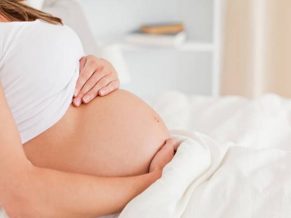 Triệu chứng khi bị tức bụng dưới trong 3 tháng đầu thai kỳ
