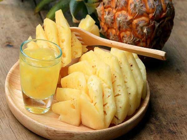 Bà bầu không nên ăn dứa khi đang bị đói bụng