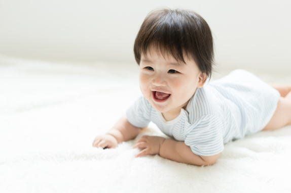 Trẻ em có thể bắt đầu biết đi trong khoảng từ 9 tháng đến 18 tháng tuổi
