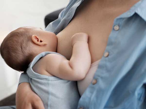 Tắc tia sữa bị sốt rét phải làm sao?