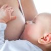 Tắc tia sữa là hiện tượng ống dẫn sữa bị tắc nghẽn, khiến sữa bị ứ đọng trong mô vú