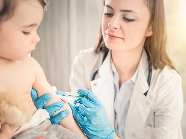 Việc tiêm 6 trong 1 và phế cầu cùng lúc không làm tăng đáng kể tỷ lệ phản ứng phụ